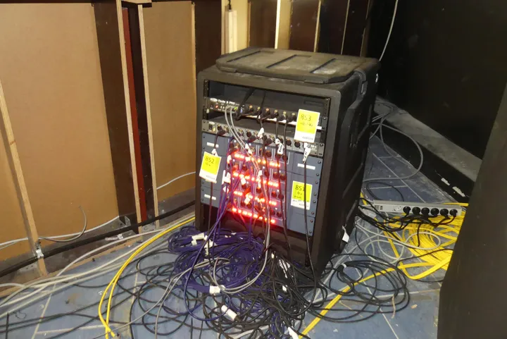 4x Showtec AC 240V - 50Hz, mit Rack Hinweis: ohne Positon 852, 853